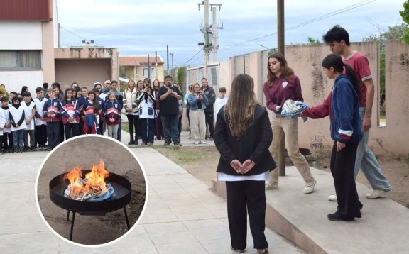 Una escuela de Merlo despidió su bandera con una ceremonia que pocos habían presenciado