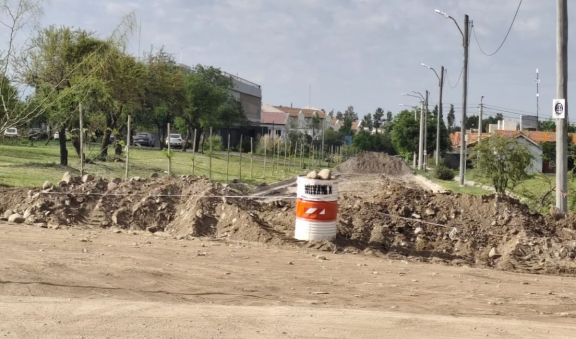 Vecinos del barrio 131 Viviendas reclaman respuestas por la obra de pavimentación paralizada