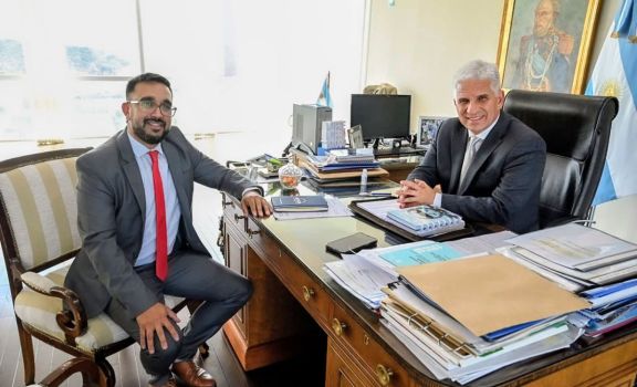 Álvarez Pinto vuelve a Merlo con una gestión en crisis y la mirada puesta en 2027